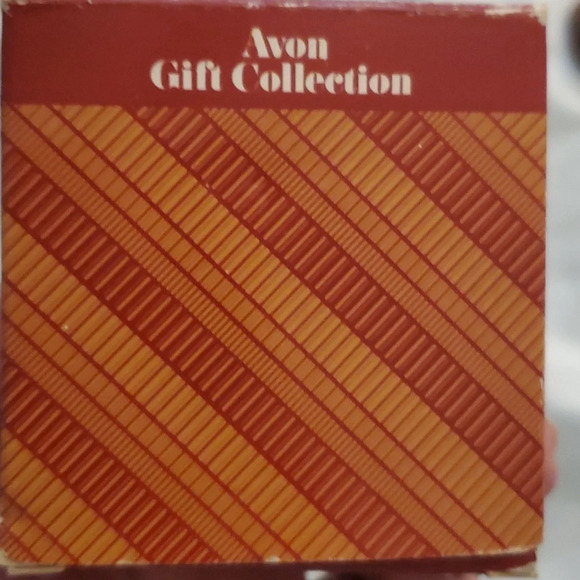 Forest Friends Mice All Tucked In Mom & Babies Sleeping in Walnut Shell AVON - Picture 5 of 11